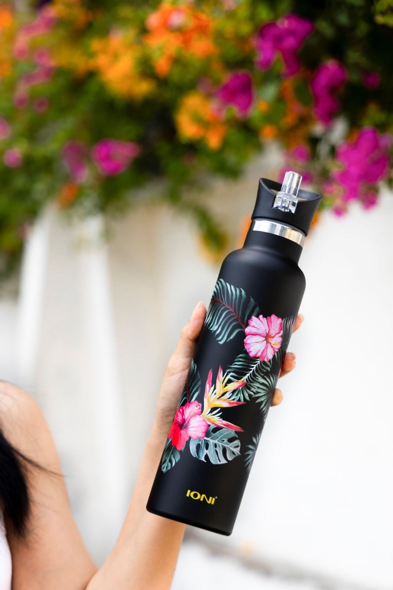 https://www.ionibottles.com/cdn/shop/products/24oz-black-hibiscus-841498.jpg?v=1701332700&width=1445